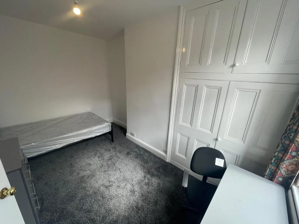 6 bedroom terraced house for rent