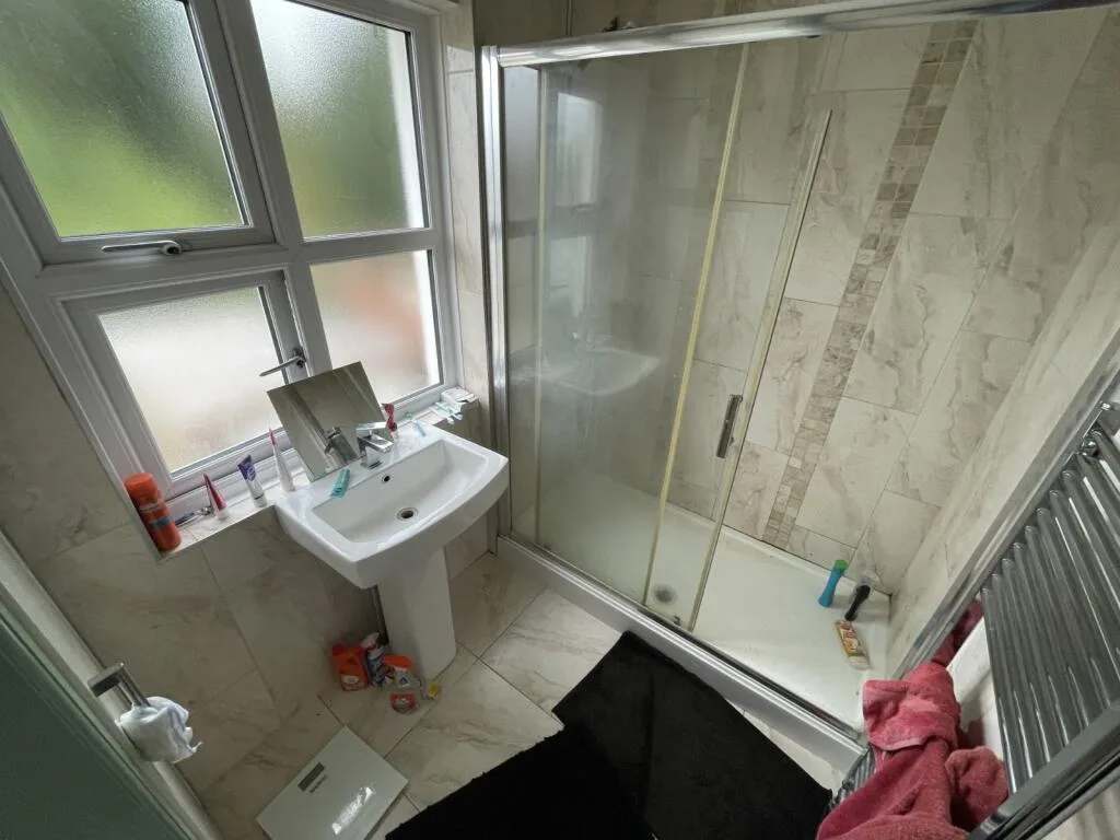 6 bedroom semi-detached house for rent