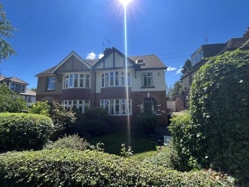 6 bedroom semi-detached house for rent