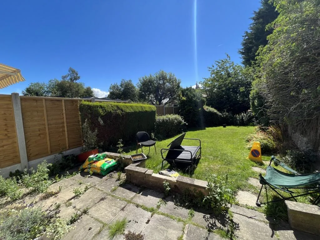 6 bedroom semi-detached house for rent