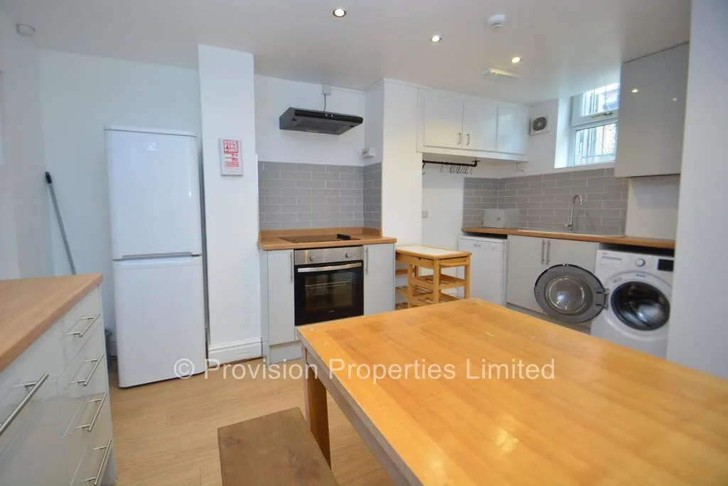 10 bedroom terraced house for rent