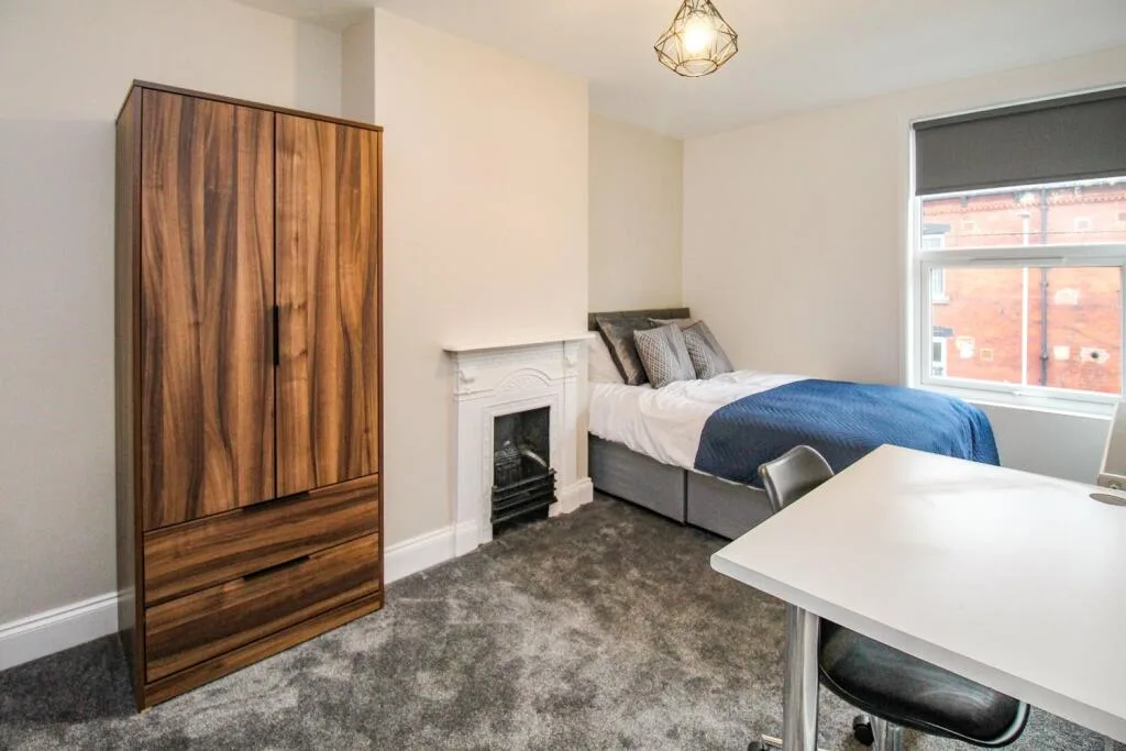 5 bedroom terraced house for rent