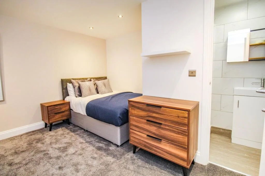 5 bedroom terraced house for rent