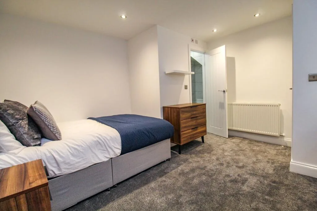 5 bedroom terraced house for rent