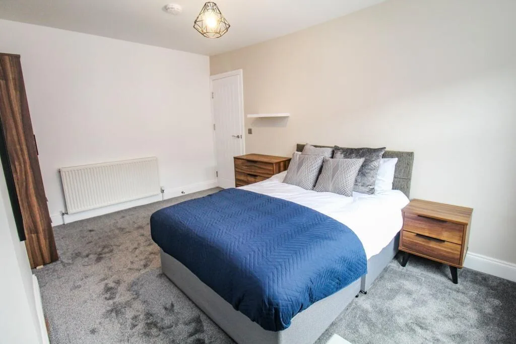 5 bedroom terraced house for rent