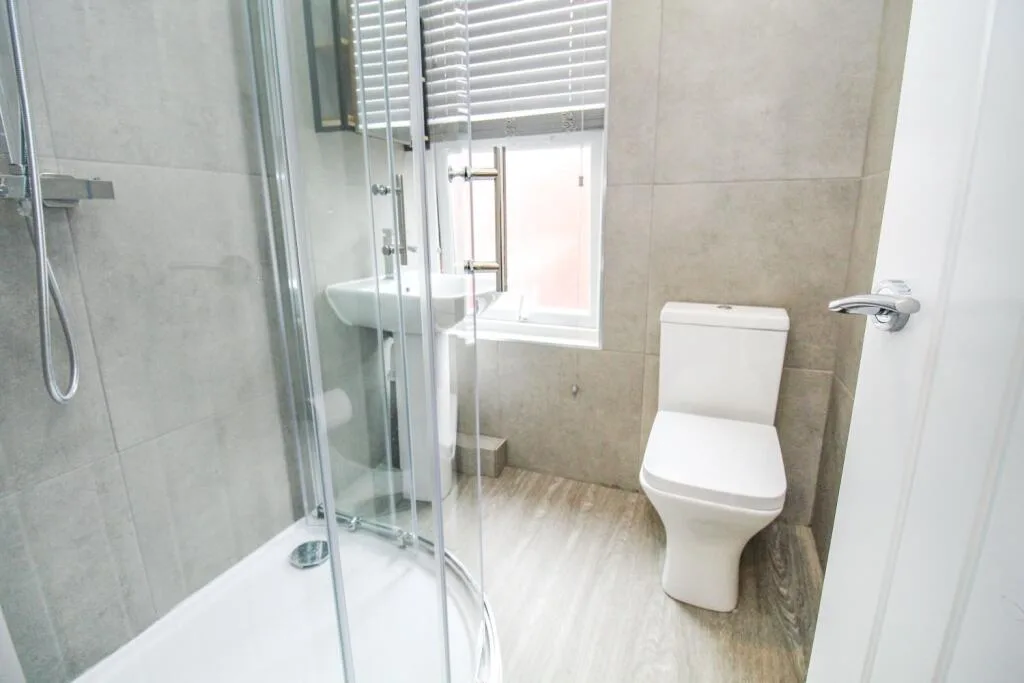 5 bedroom terraced house for rent