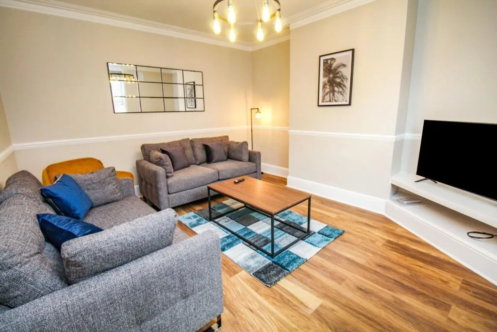 5 bedroom terraced house for rent