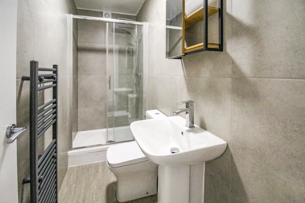5 bedroom terraced house for rent
