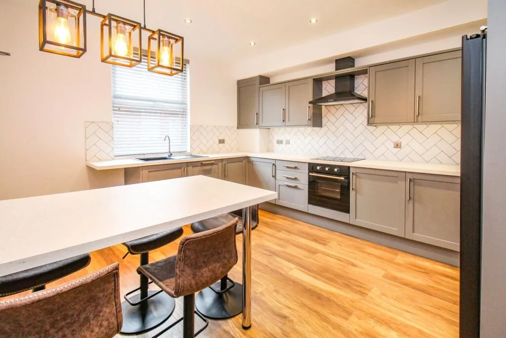 5 bedroom terraced house for rent