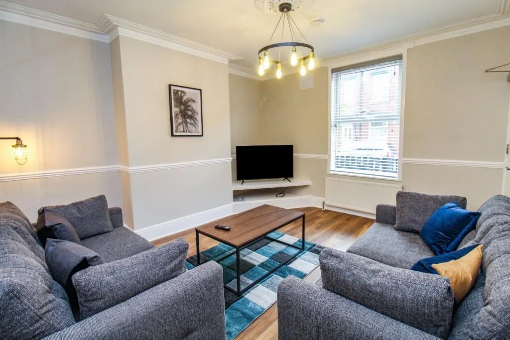 5 bedroom terraced house for rent