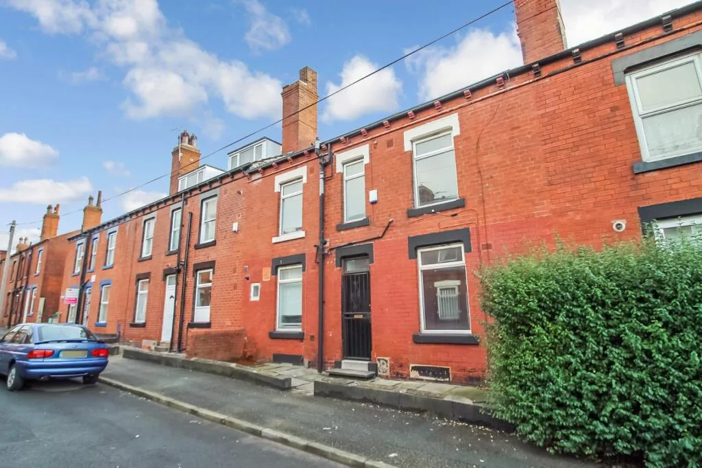 5 bedroom terraced house for rent