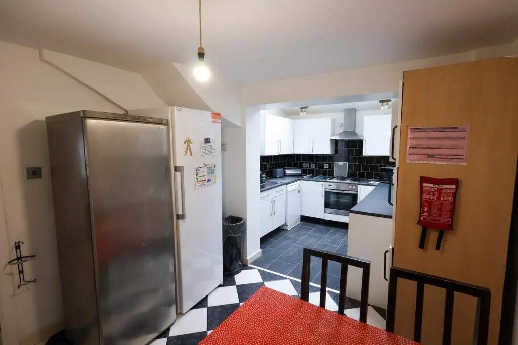 3 bedroom semi-detached house for rent