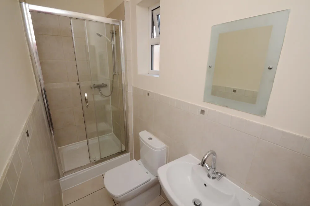 6 bedroom end of terrace house for rent
