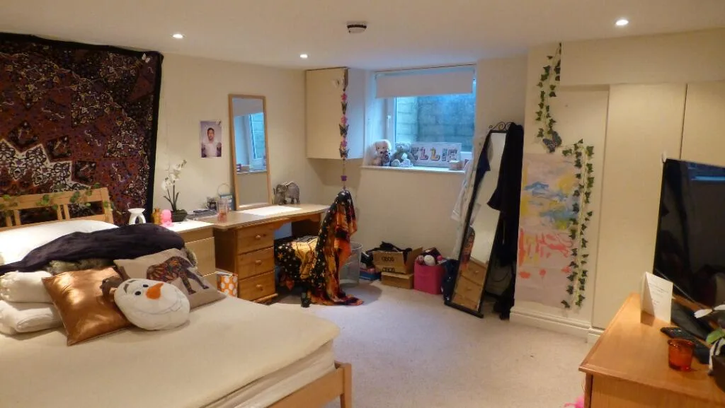 6 bedroom end of terrace house for rent