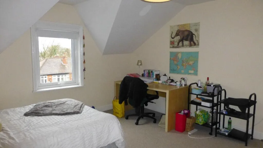 6 bedroom end of terrace house for rent