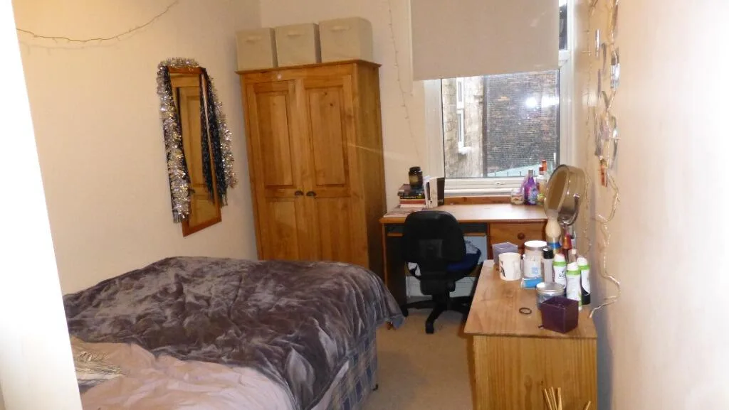 6 bedroom end of terrace house for rent