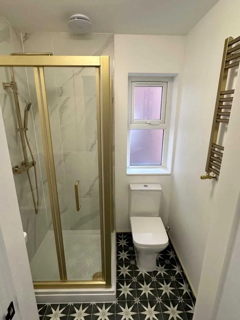 6 bedroom semi-detached house for rent