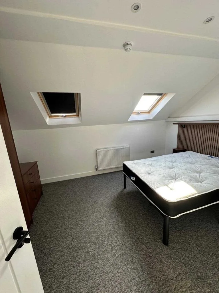 6 bedroom semi-detached house for rent