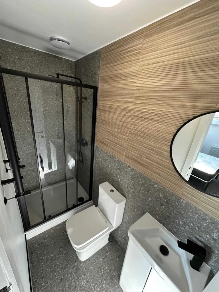 6 bedroom semi-detached house for rent