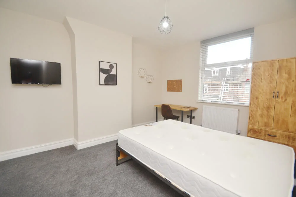 5 bedroom terraced house for rent