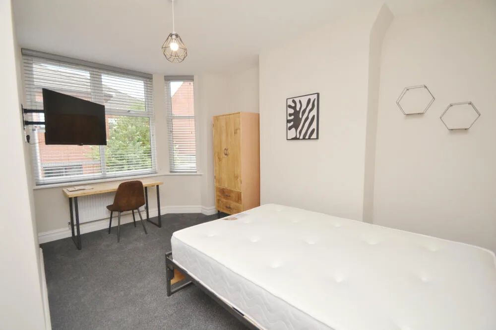 5 bedroom terraced house for rent