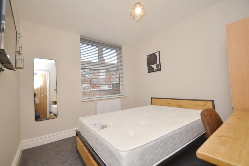 5 bedroom terraced house for rent