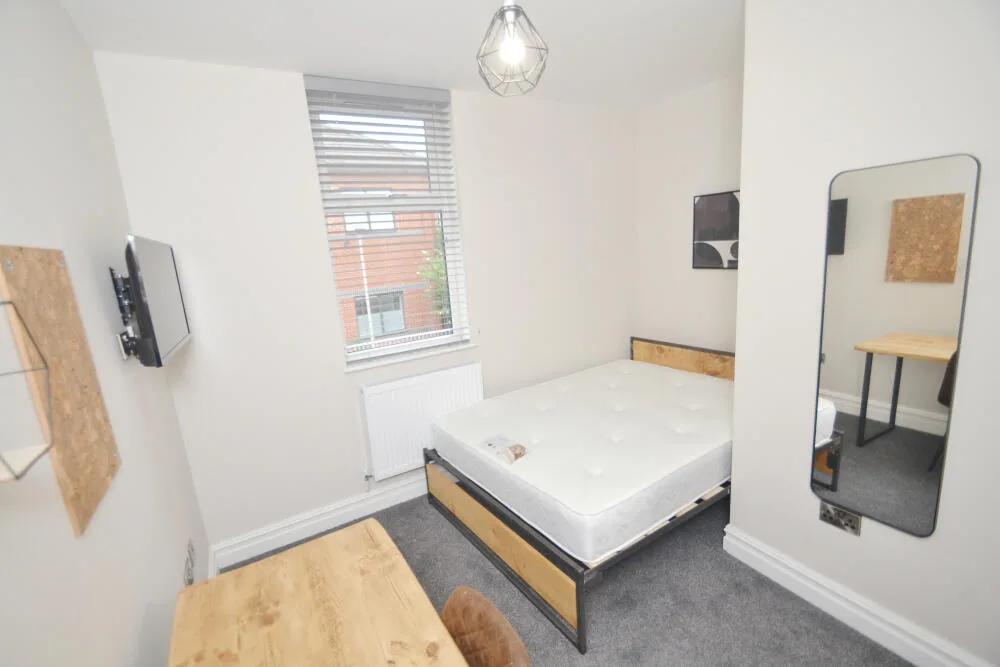 5 bedroom terraced house for rent