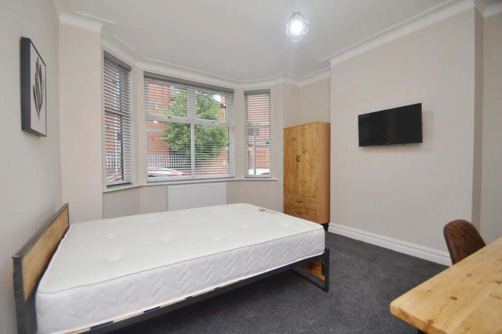 5 bedroom terraced house for rent