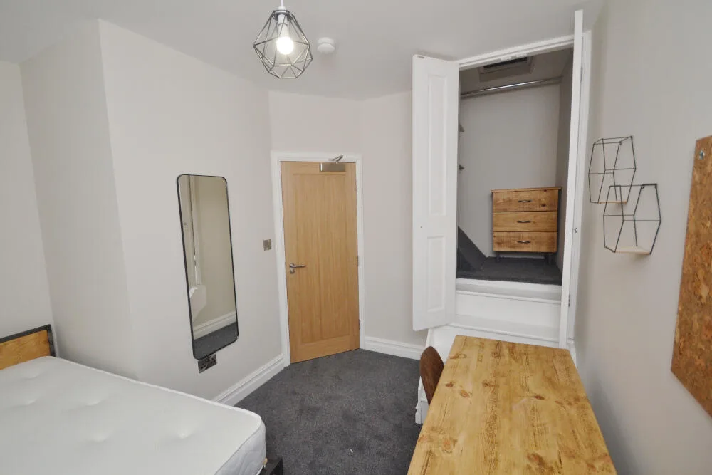 5 bedroom terraced house for rent