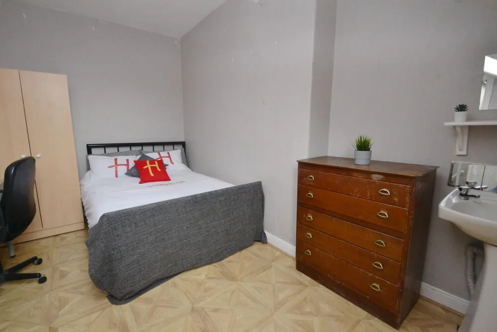 5 bedroom detached house for rent