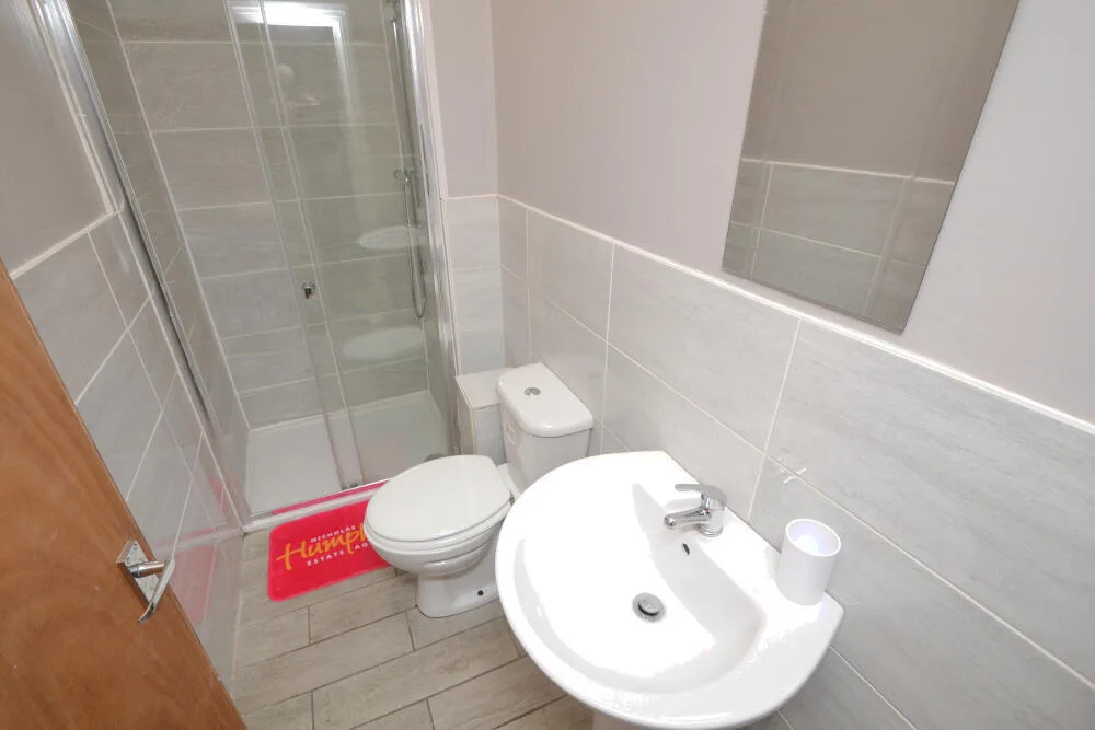 5 bedroom detached house for rent