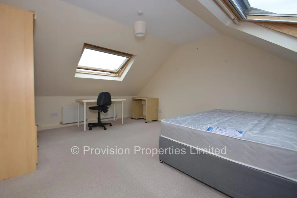 4 bedroom semi-detached house for rent