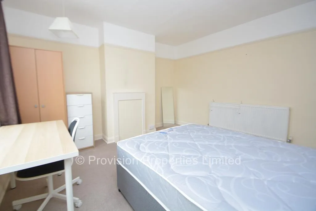 4 bedroom semi-detached house for rent