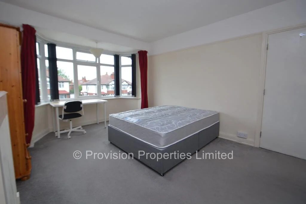 4 bedroom semi-detached house for rent