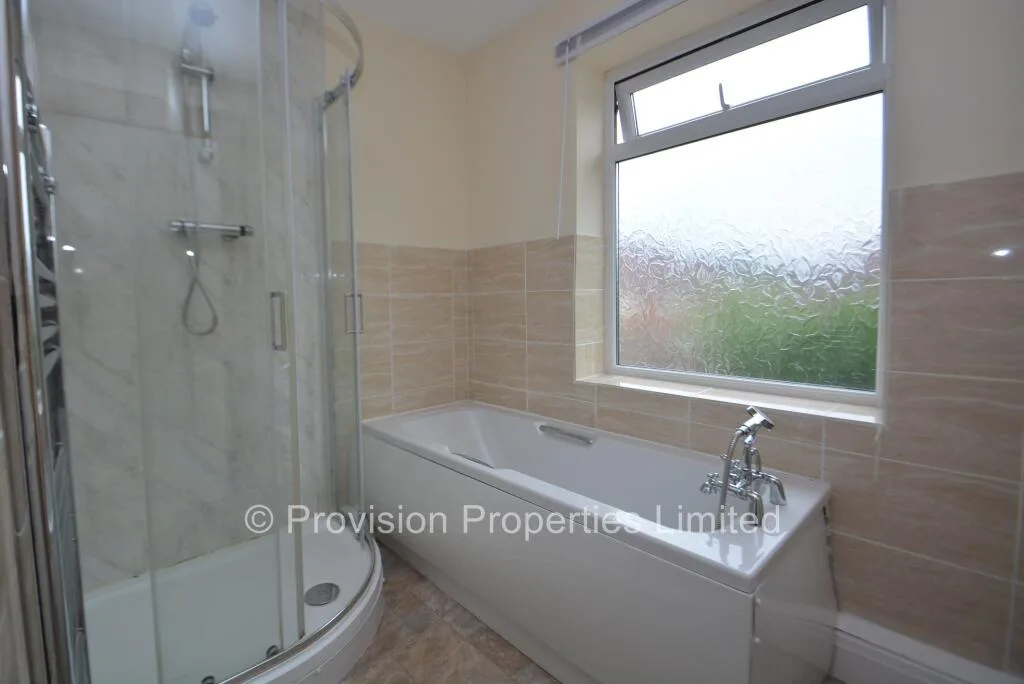 4 bedroom semi-detached house for rent