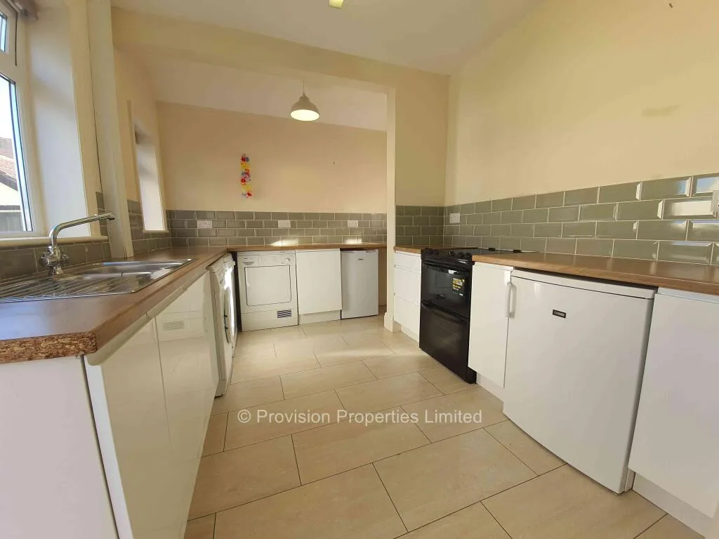 4 bedroom semi-detached house for rent