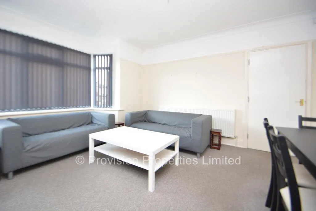 4 bedroom semi-detached house for rent