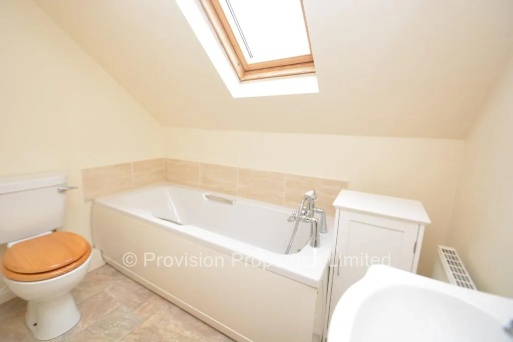 4 bedroom semi-detached house for rent
