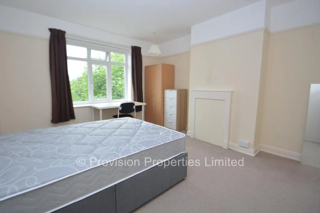 4 bedroom semi-detached house for rent