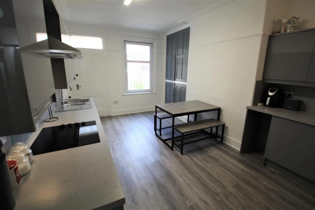 4 bedroom terraced house for rent