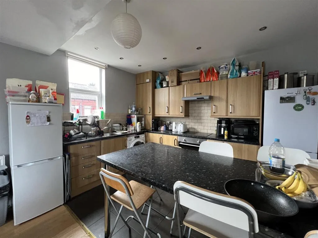 4 bedroom flat for rent