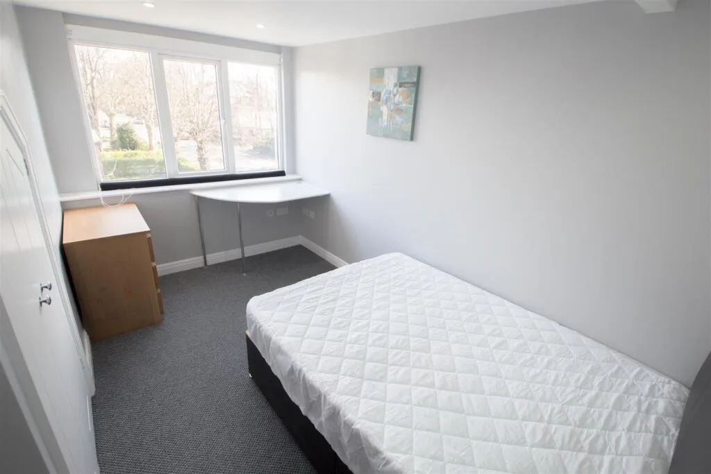 4 bedroom flat for rent