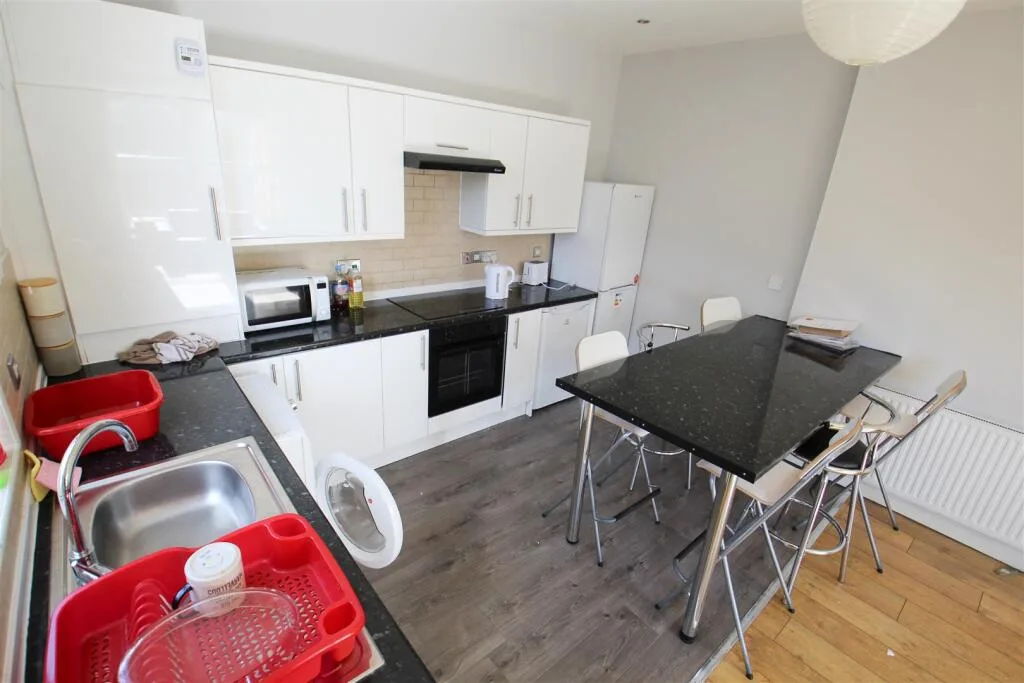 4 bedroom terraced house for rent