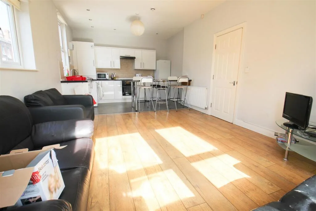 4 bedroom terraced house for rent