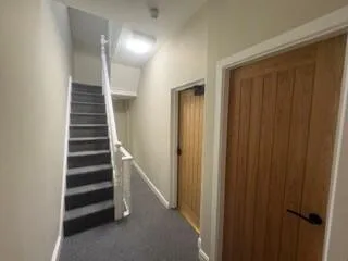 6 bedroom end of terrace house for rent