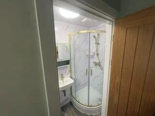 6 bedroom end of terrace house for rent