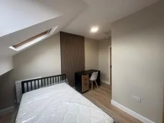 6 bedroom end of terrace house for rent