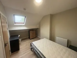 6 bedroom end of terrace house for rent