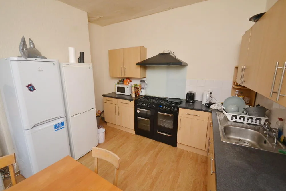 6 bedroom terraced house for rent