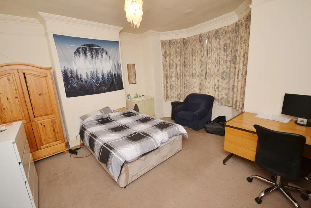 6 bedroom terraced house for rent